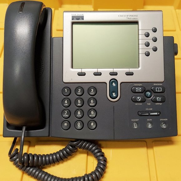 Cisco IP Phone 7960 Desk Telephone with Handset, adjustable base - Picture 1 of 2